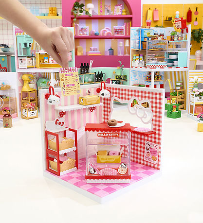 MGA's Miniverse Make It Mini - Hello Kitty - Sanrio Playset
