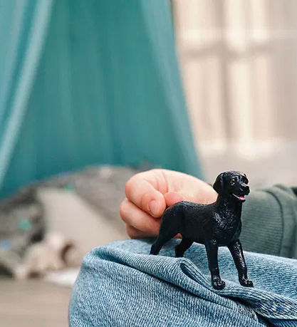 Schleich Wild Life - Black Labrador Retrriever Female - H: 8 cm 