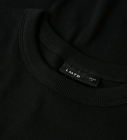 LMTD T-shirt - Noos - Rib - Short - NlfHinaja - Black