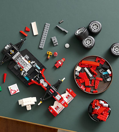 LEGO® Icons - Ferrari F2004 Og Michael Schumacher 11375 - 735 De