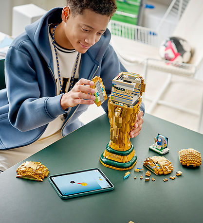 LEGO® Editionen - Offizielle FIFA-Weltmeisterschaftstrophäe 4302
