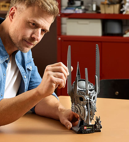 LEGO® Icons - Ringenes Herre: Saurons Hjelm 11373 - 538 Dele