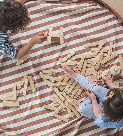 Play&Go Legetøjstæppe - Ø140 - Stripes Brown