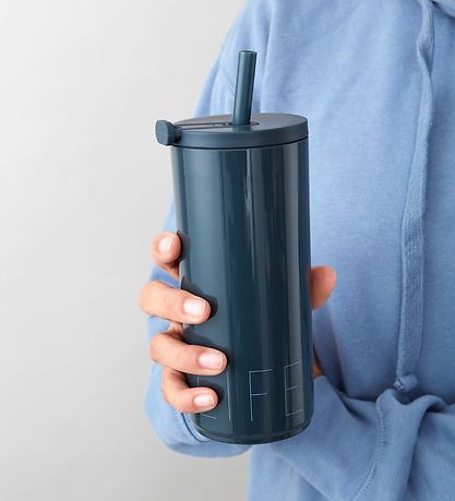 Design Letters Kop m. Sugerør - 500 ml. - Travel - Royal Design Letters Kop m. Sugerør - 500 ml. - Travel - Royal